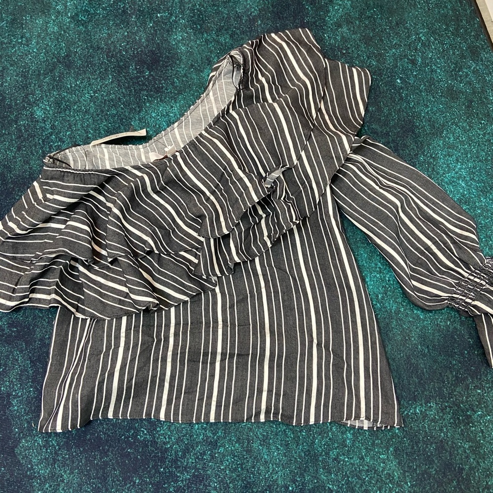 Scripted one shoulder top - Picture 2 of 4
